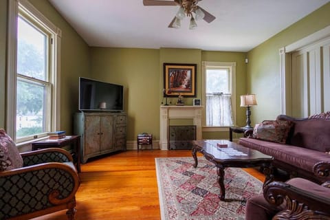 Aletha-Marie Krog House House in Ozark Mountains