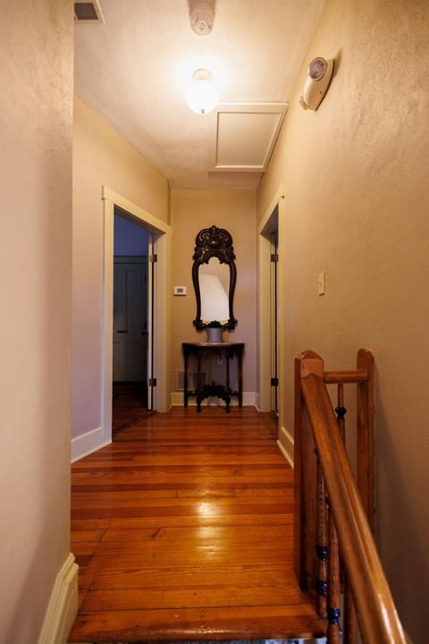 Aletha-Marie Krog House House in Ozark Mountains