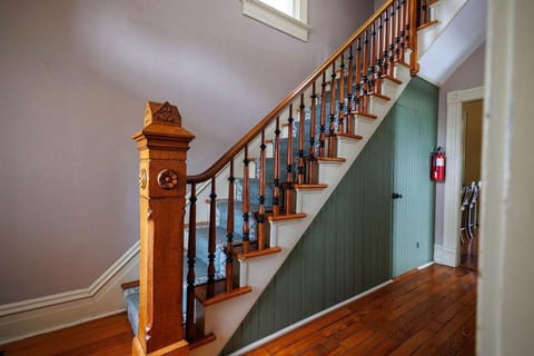 Aletha-Marie Krog House House in Ozark Mountains