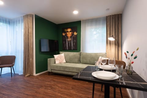 TV and multimedia, Living room, Seating area