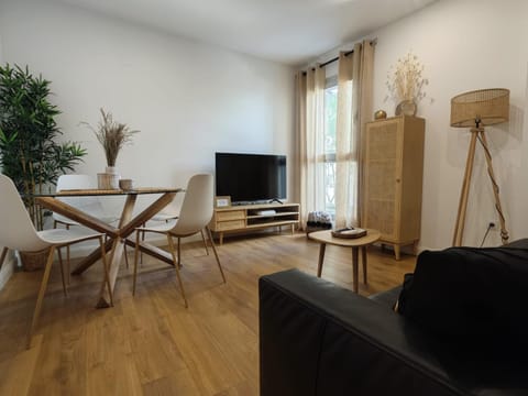 TV and multimedia, Living room, Dining area