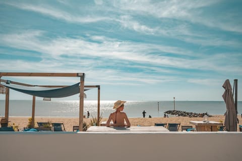 Sauna, Steam room, Balcony/Terrace, Lounge or bar, Beach, Cycling, Sea view, air conditioner