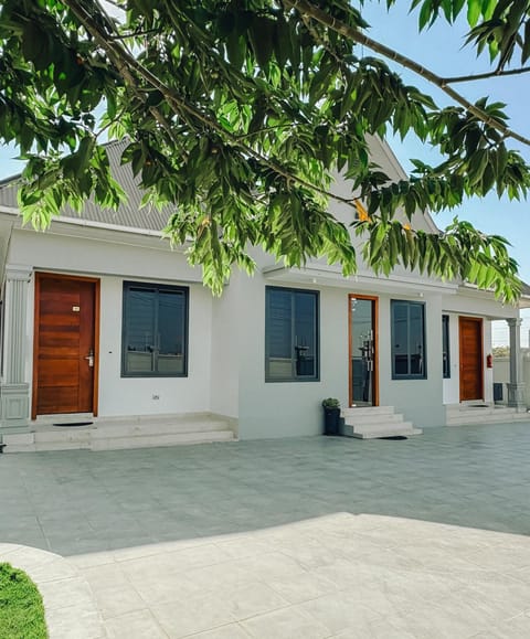 Property building, Day, Neighbourhood, Street view
