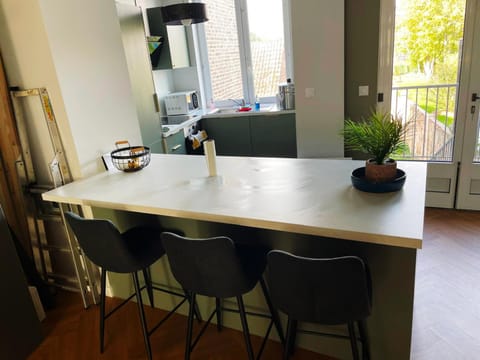 Kitchen or kitchenette, Dining area, minibar