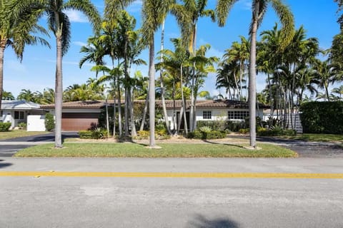 Modern Hollywood 3BR House Pool Jacuzzi House in Hollywood