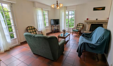 Communal lounge/ TV room, Living room