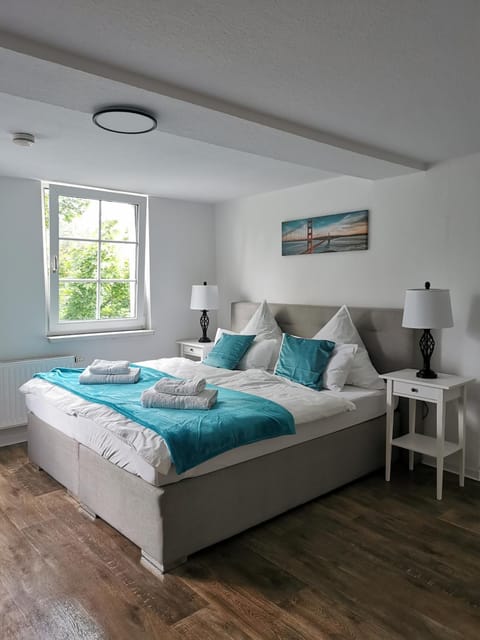 Bed, Photo of the whole room