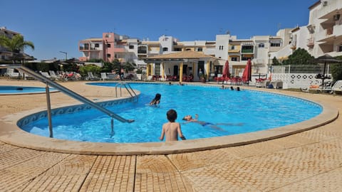 Lounge or bar, Pool view, children