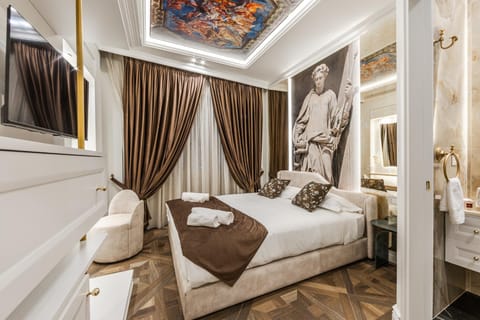 Bed, TV and multimedia, Photo of the whole room, Decorative detail, Bedroom, towels