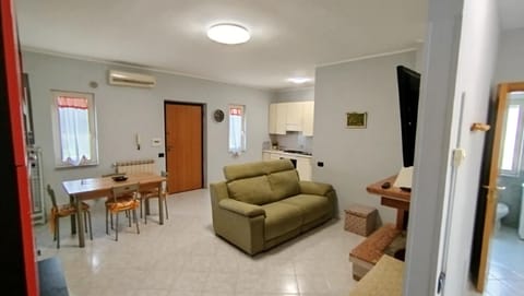 Kitchen or kitchenette, Living room, Seating area, Dining area, air conditioner