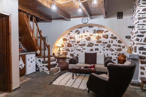 Kitchen or kitchenette, Living room, Seating area