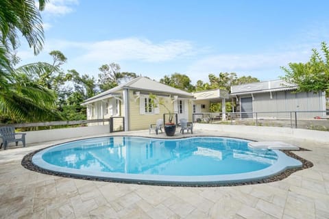 Property building, Day, Pool view, Swimming pool
