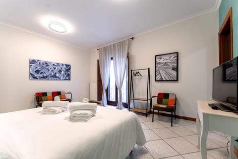 TV and multimedia, Photo of the whole room, Bedroom