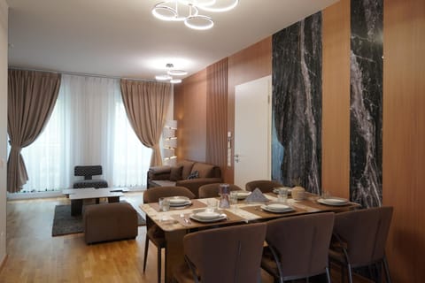 TV and multimedia, Living room, Seating area, Dining area