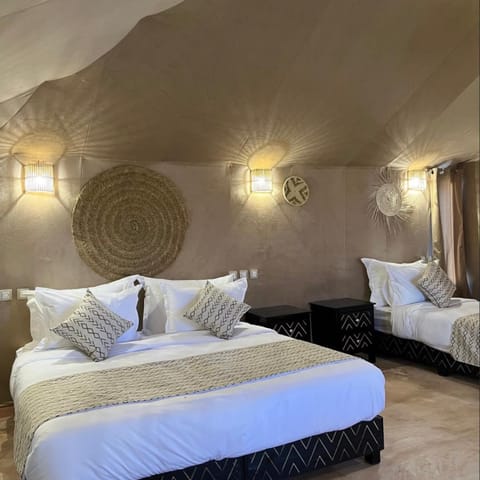 Bed, Living room, Photo of the whole room, Seating area, Bedroom