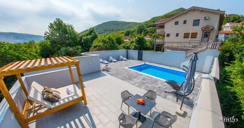 Property building, Mountain view, Pool view, Swimming pool, sunbed