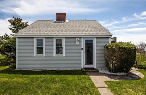 Charming Beachside Bungalow House in North Truro