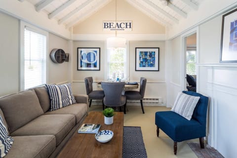 Charming Beachside Bungalow House in North Truro