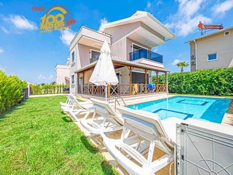 Property building, Patio, Spring, Day, Garden, View (from property/room), Balcony/Terrace, Garden view, Pool view, Swimming pool, sunbed