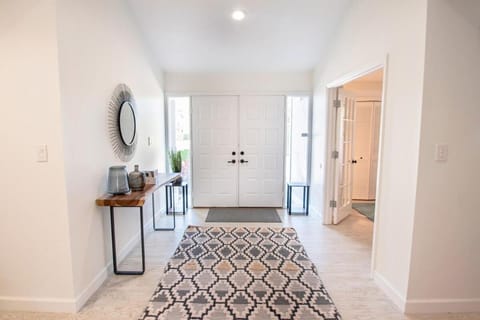 Château 11 min to 5th ave&heated pool Pet Friendly House in East Naples