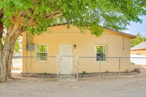3 Mi to Old Town, Fenced Yard ABQ Abode! House in Albuquerque