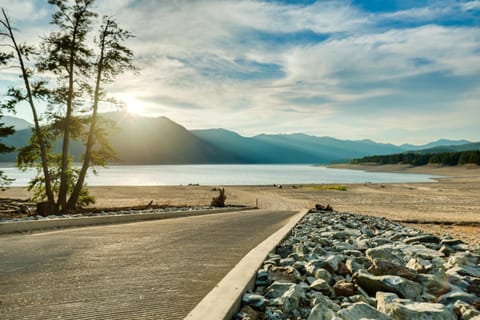 Hot Tub and Game Room Ronald Retreat 2 Mi to Lake! House in Ronald