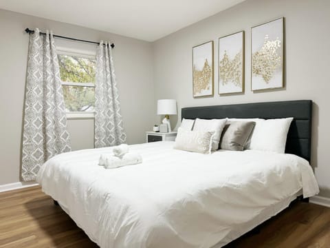 Cozy Retreat - Homes near Wesselman Park Apartment in Evansville