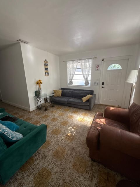 Mango private room in shared house Vacation rental in Miami