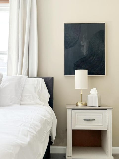 Parkland Home KING 2Bedroom Townhome in Evv Apartment in Evansville