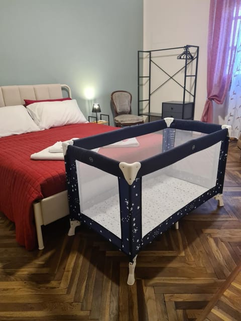 Bed, Photo of the whole room, Bedroom, children, young children, older children, cot