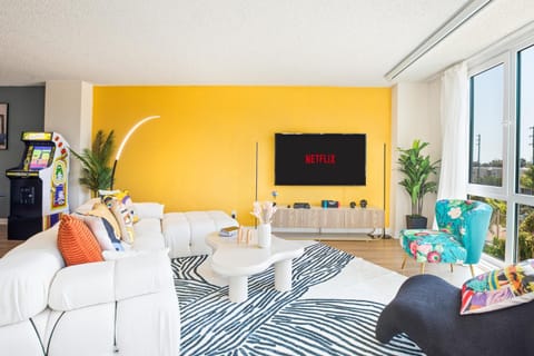 Communal lounge/ TV room, TV and multimedia, Living room, Seating area