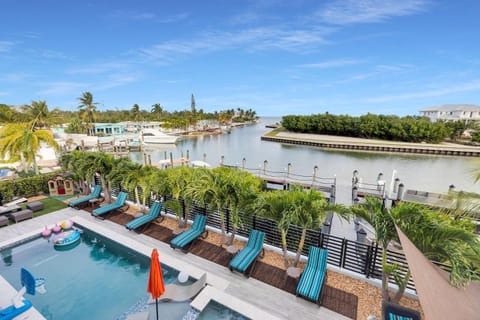 Day, Natural landscape, Balcony/Terrace, Pool view, Sea view, Swimming pool, Swimming pool, Location