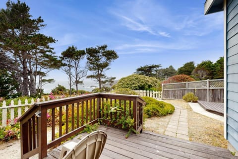 Headlands Cove - Artist's Studio House in Mendocino