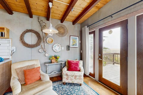 Headlands Cove - Artist's Studio House in Mendocino