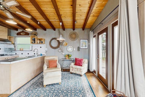 Headlands Cove - Artist's Studio House in Mendocino