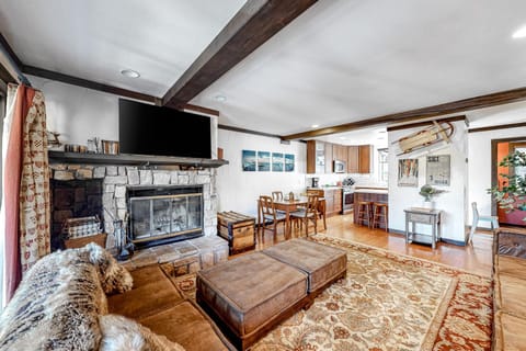 Tavern 16 Apartment in Palisades Tahoe (Olympic Valley)