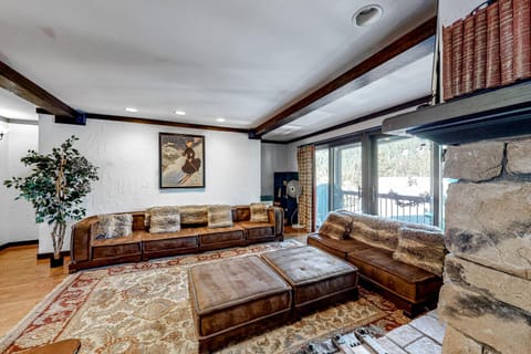 Tavern 16 Apartment in Palisades Tahoe (Olympic Valley)