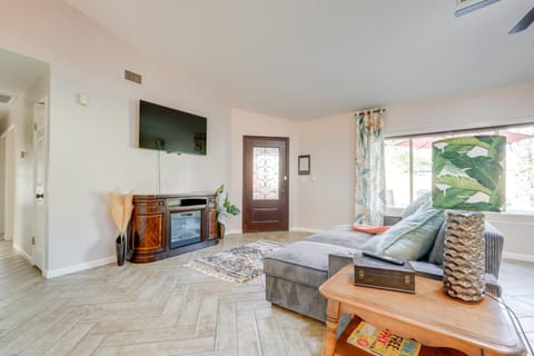 Luxe Outdoor Oasis Palm Tree Villa in Chandler House in Tempe