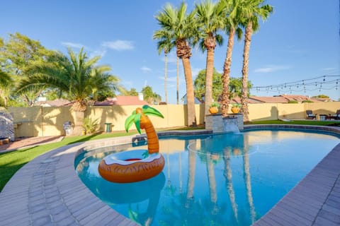 Luxe Outdoor Oasis Palm Tree Villa in Chandler House in Tempe