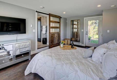 Longpond Farm House and Loft House in Salisbury