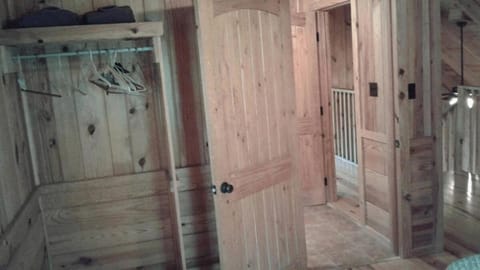 Five Points Lake Hamilton Cabin F Cabin in Hot Springs