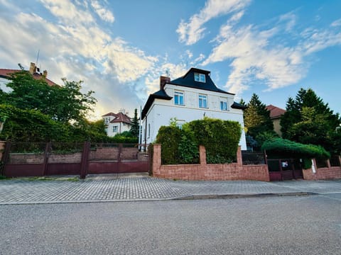 Property building, Day, Landmark view