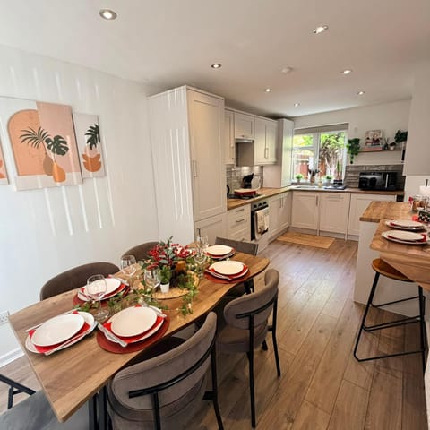 Modern 4BR House - Sleeps 10 - Central Birmingham - FREE Parking House in Birmingham
