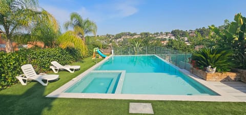 Natural landscape, Garden, Hot Tub, Swimming pool, Swimming pool, sunbed