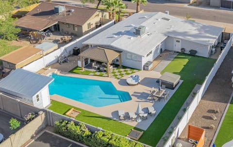 Activities, Garden, Golfcourse, Hot Tub, Seating area, Sports, Family, sunbed