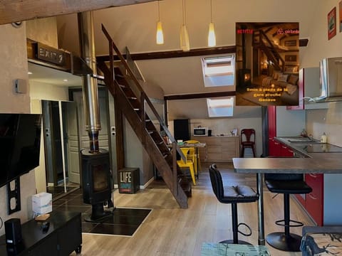 Communal lounge/ TV room, TV and multimedia, Kitchen or kitchenette, Seating area
