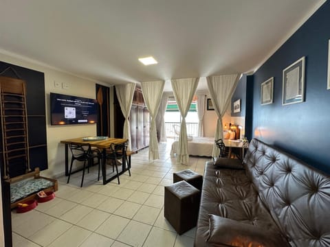 Communal lounge/ TV room, TV and multimedia, Living room, Seating area, Dining area, Evening entertainment