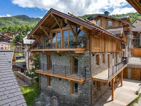 Chalet Neuf avec Sauna pour 12 personnes - FR-1-570-69 Chalet in Les Allues