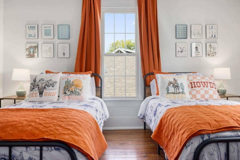 Bed, View (from property/room), Photo of the whole room, Bedroom