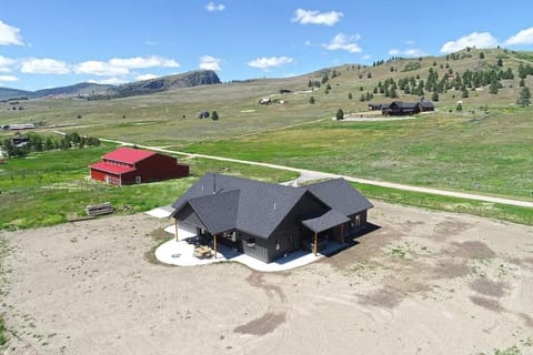 Gunbarrel Vista Lodge House in Flathead Lake